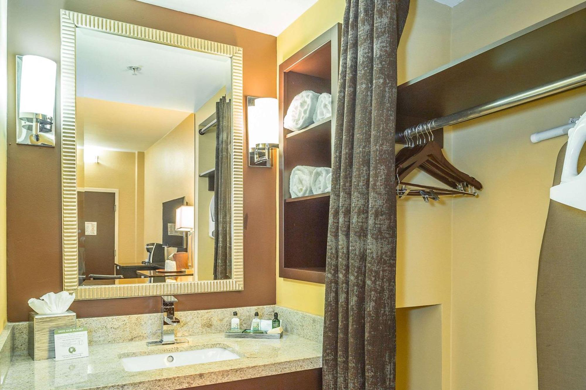 Inn At The Peachtrees, Ascend Hotel Collection アトランタ エクステリア 写真