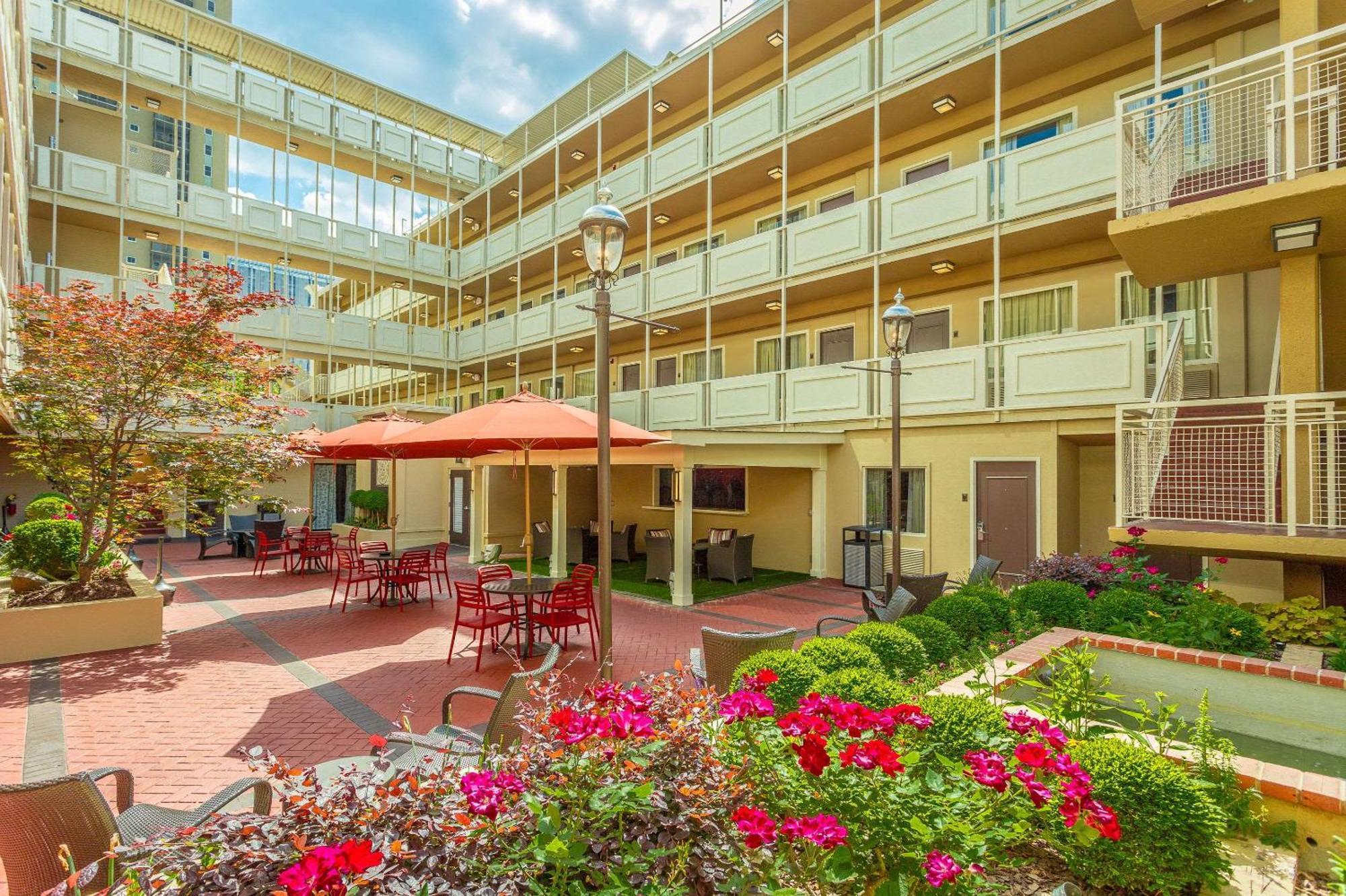 Inn At The Peachtrees, Ascend Hotel Collection アトランタ エクステリア 写真