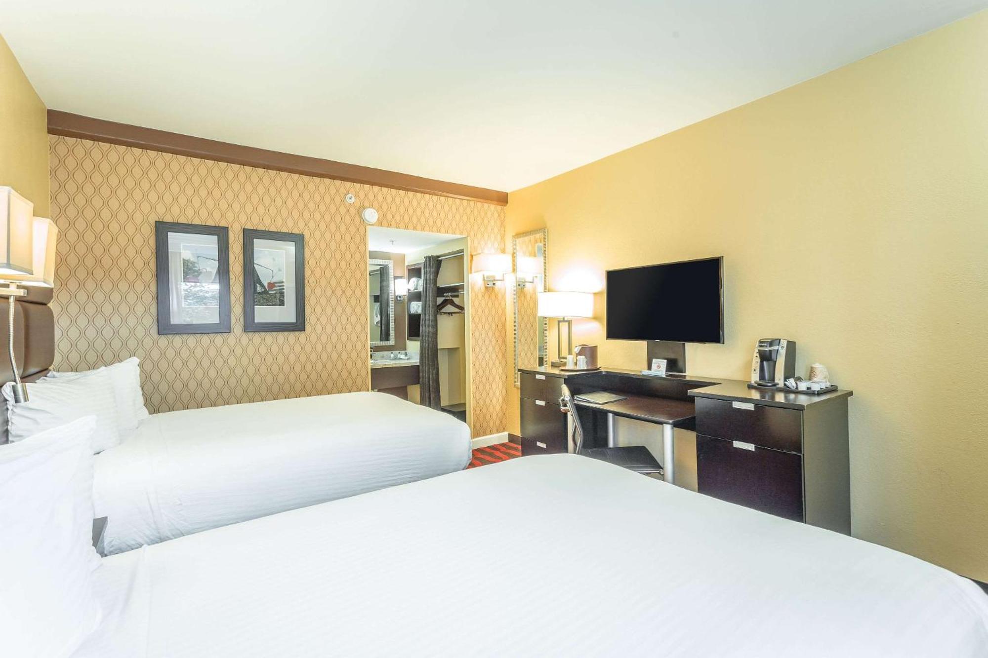 Inn At The Peachtrees, Ascend Hotel Collection アトランタ エクステリア 写真