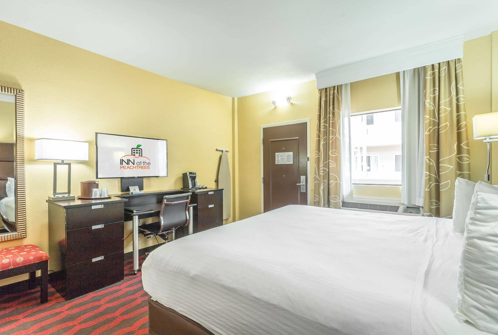 Inn At The Peachtrees, Ascend Hotel Collection アトランタ エクステリア 写真